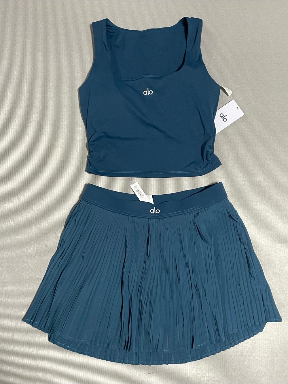 ALO Yoga Teal Blue Scoop Crop Top & Pleated Tennis Skirt Set